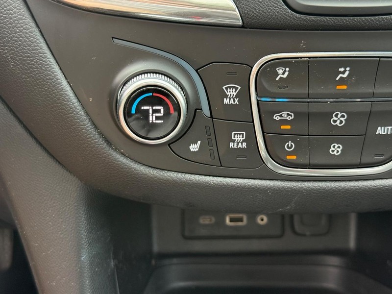 Chevrolet Equinox Vehicle Image 22