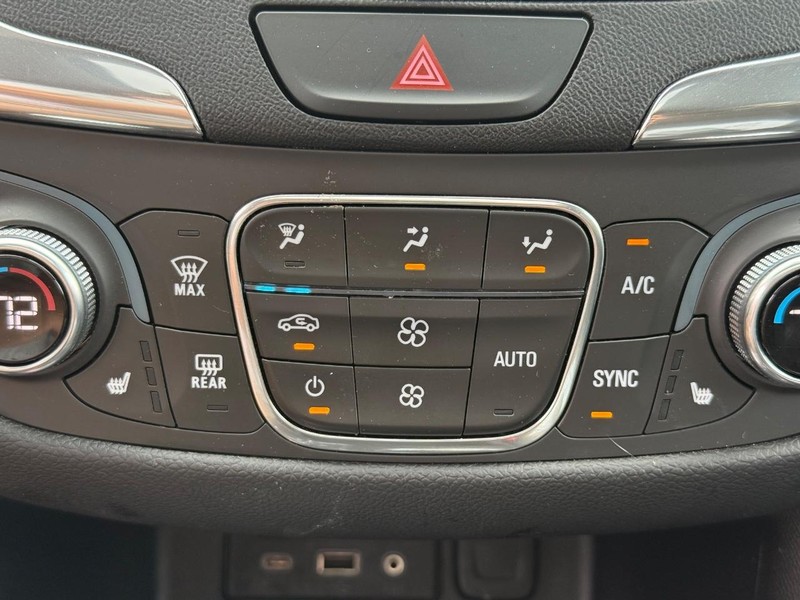 Chevrolet Equinox Vehicle Image 23