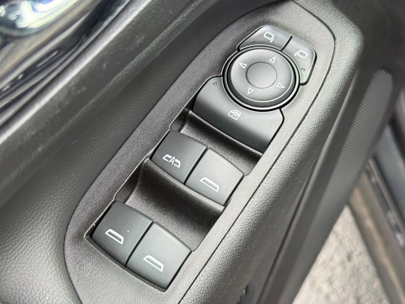 Chevrolet Equinox Vehicle Image 24