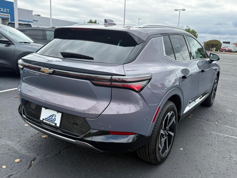 Chevrolet Equinox EV Vehicle Image 03