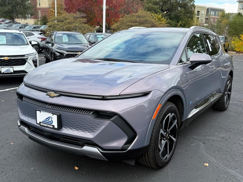 Chevrolet Equinox EV Vehicle Image 08