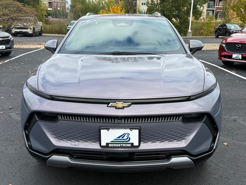 Chevrolet Equinox EV Vehicle Image 09