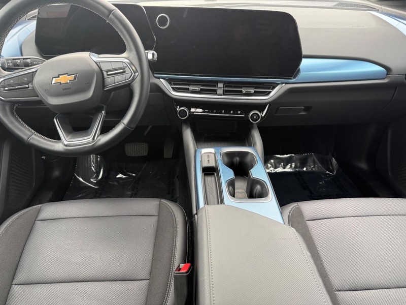 Chevrolet Equinox EV Vehicle Image 11