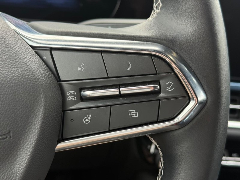 Chevrolet Equinox EV Vehicle Image 18