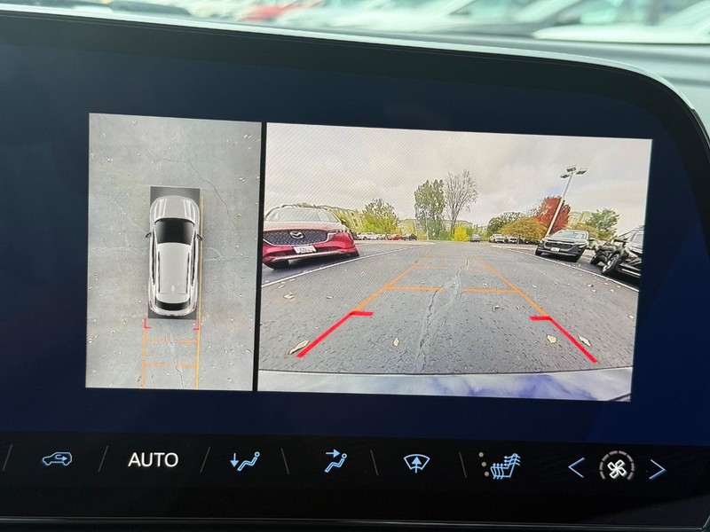 Chevrolet Equinox EV Vehicle Image 21