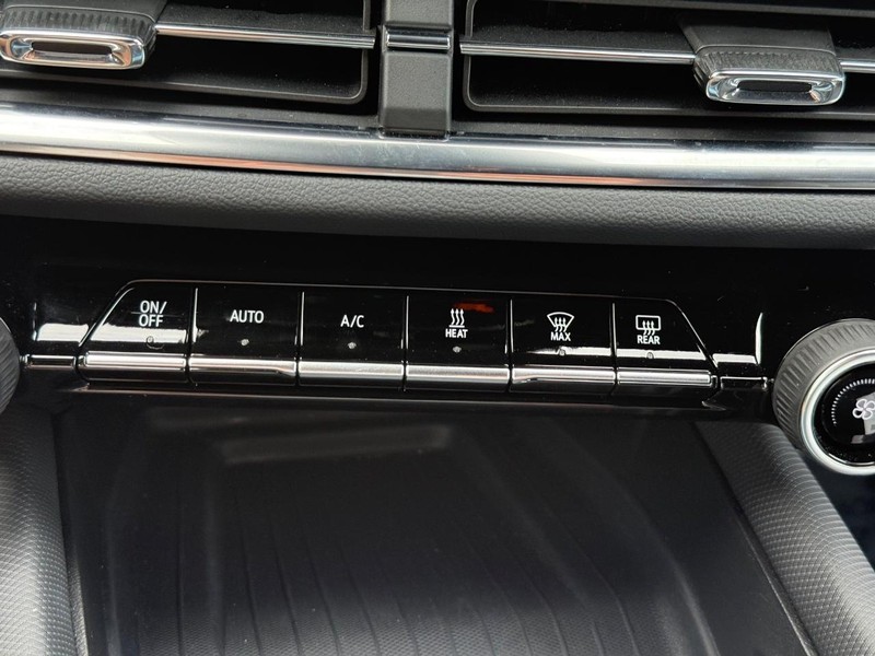 Chevrolet Equinox EV Vehicle Image 23