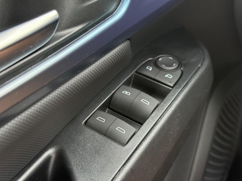 Chevrolet Equinox EV Vehicle Image 24