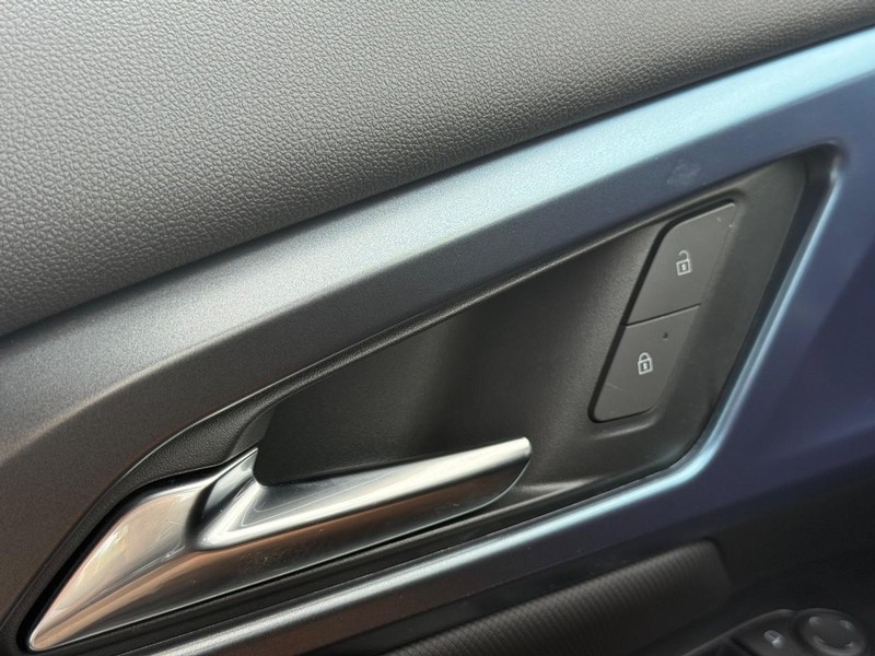 Chevrolet Equinox EV Vehicle Image 25