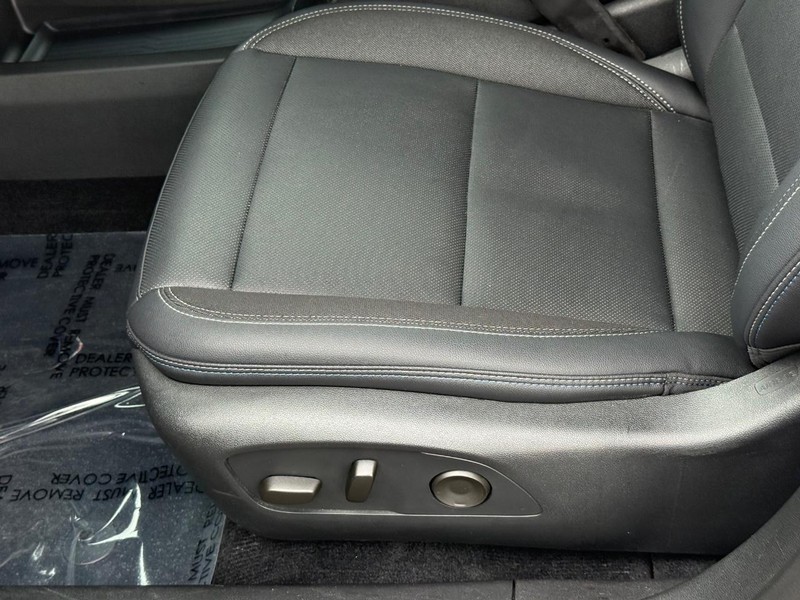Chevrolet Equinox EV Vehicle Image 26