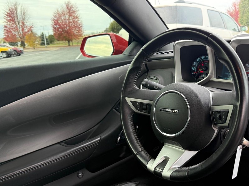 Chevrolet Camaro Vehicle Image 13