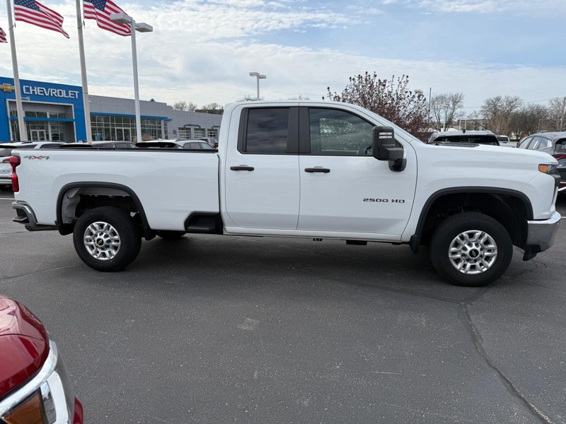 Chevrolet Silverado 2500HD Vehicle Image 02