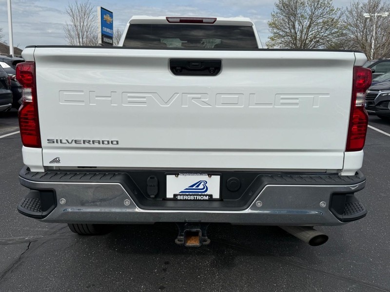 Chevrolet Silverado 2500HD Vehicle Image 04