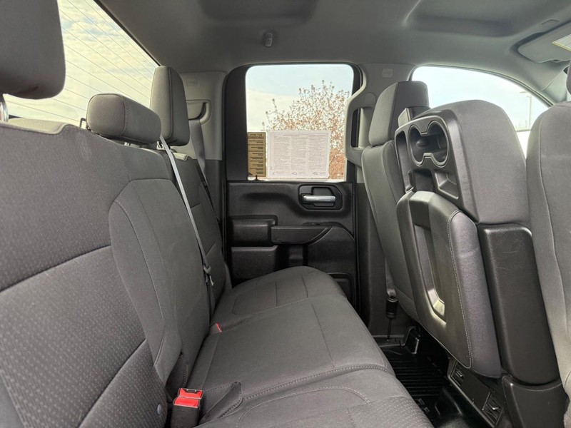 Chevrolet Silverado 2500HD Vehicle Image 10