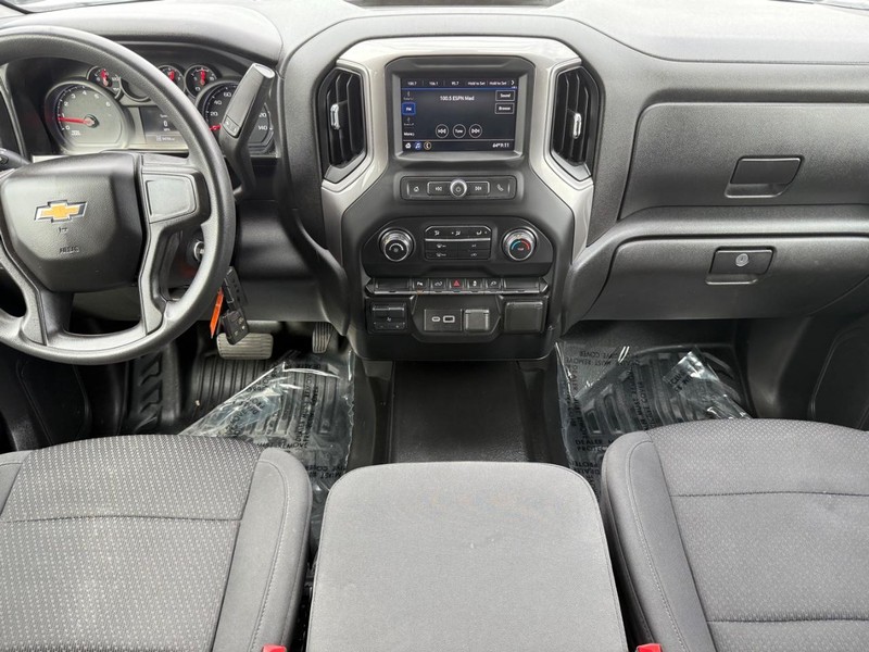 Chevrolet Silverado 2500HD Vehicle Image 11