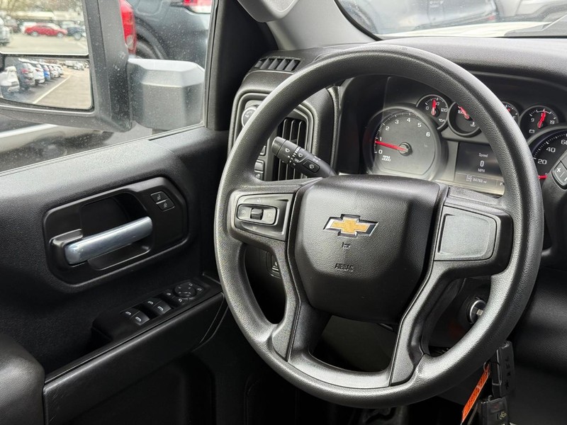 Chevrolet Silverado 2500HD Vehicle Image 13