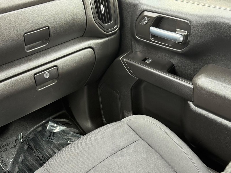 Chevrolet Silverado 2500HD Vehicle Image 14