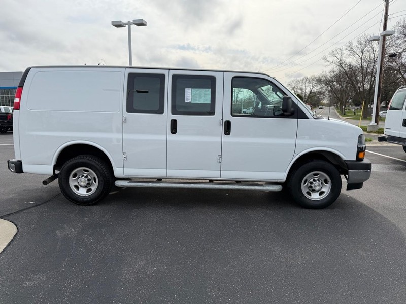 Chevrolet Express Cargo Van Vehicle Full-screen Gallery Image 02