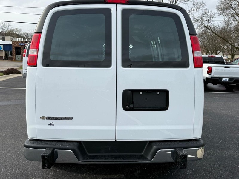 Chevrolet Express Cargo Van Vehicle Full-screen Gallery Image 04