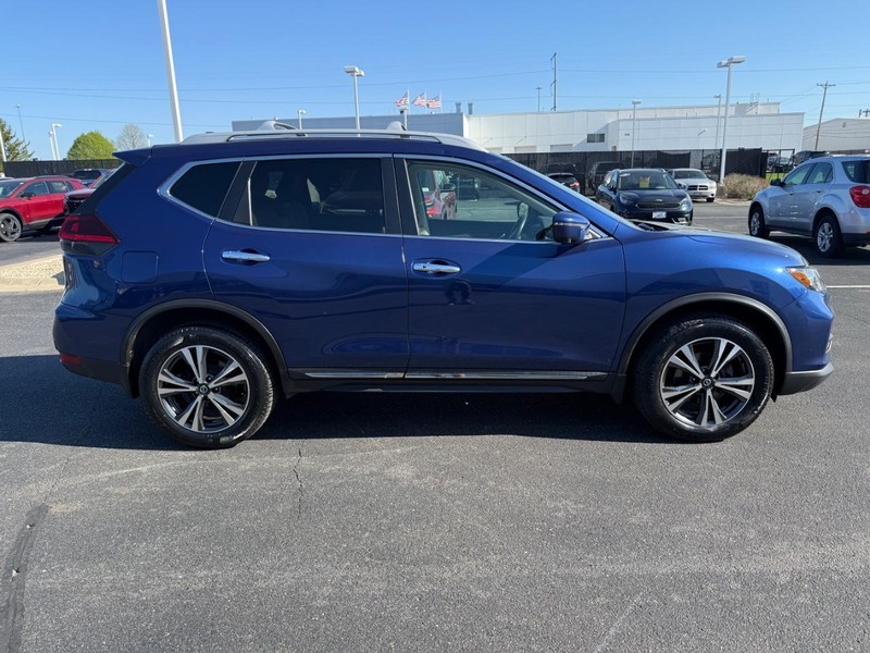 Nissan Rogue Vehicle Image 02