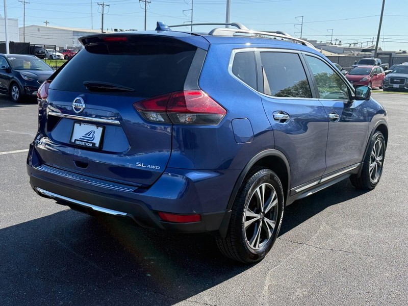 Nissan Rogue Vehicle Image 03