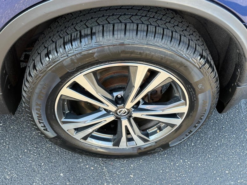 Nissan Rogue Vehicle Image 07