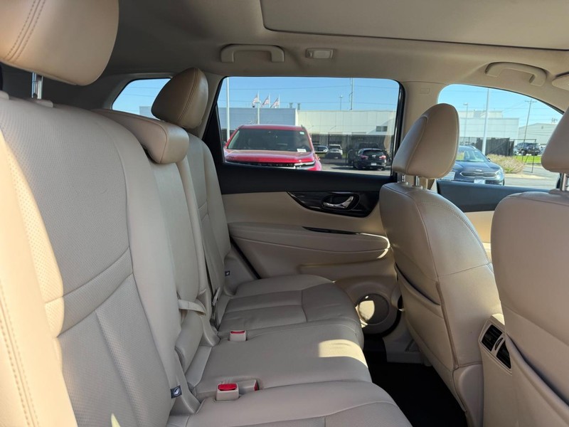 Nissan Rogue Vehicle Image 10