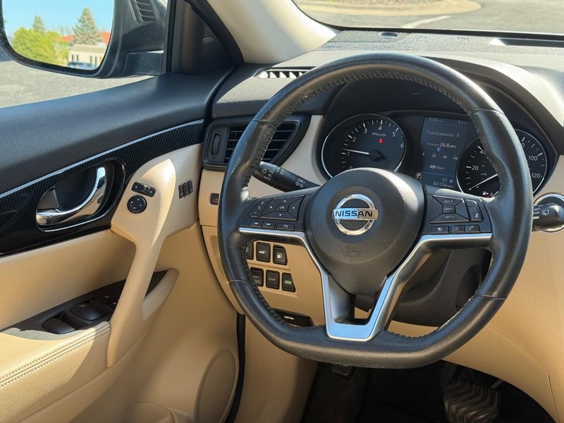 Nissan Rogue Vehicle Image 14