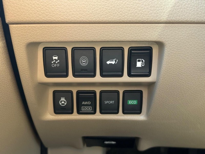 Nissan Rogue Vehicle Image 16