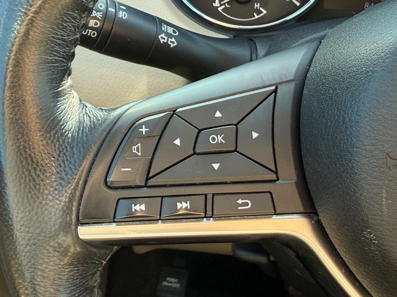 Nissan Rogue Vehicle Image 17