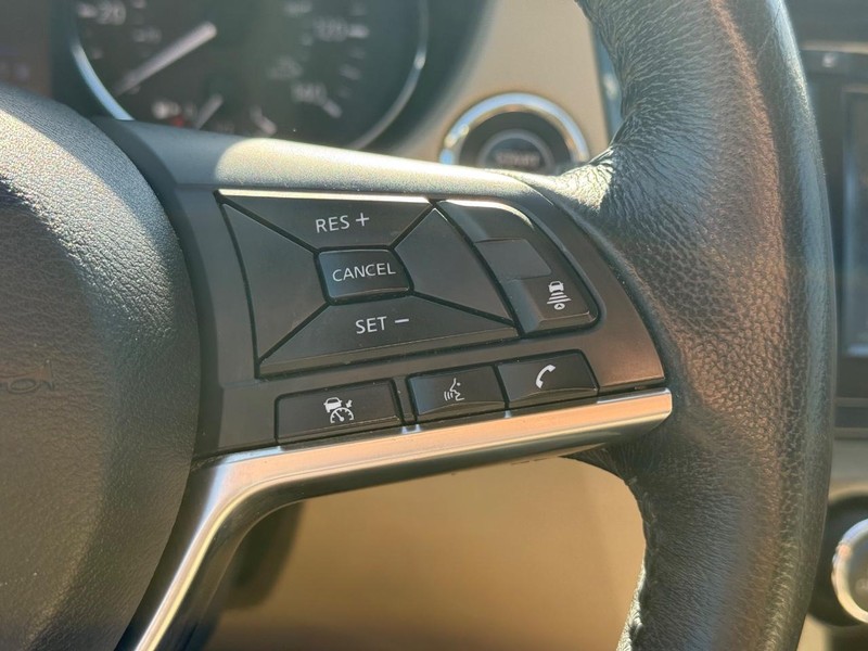 Nissan Rogue Vehicle Image 18