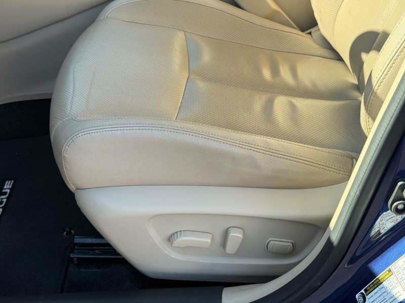 Nissan Rogue Vehicle Image 23