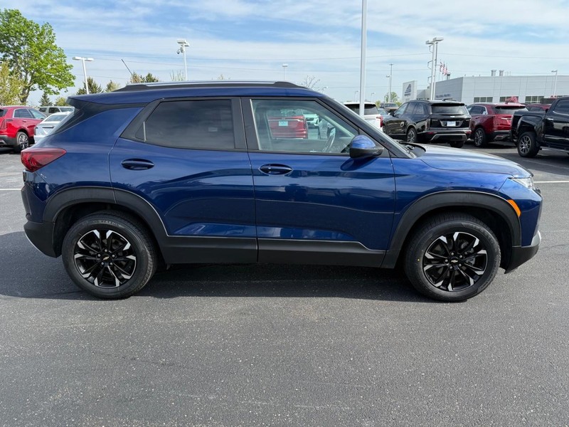 Chevrolet Trailblazer Vehicle Image 02