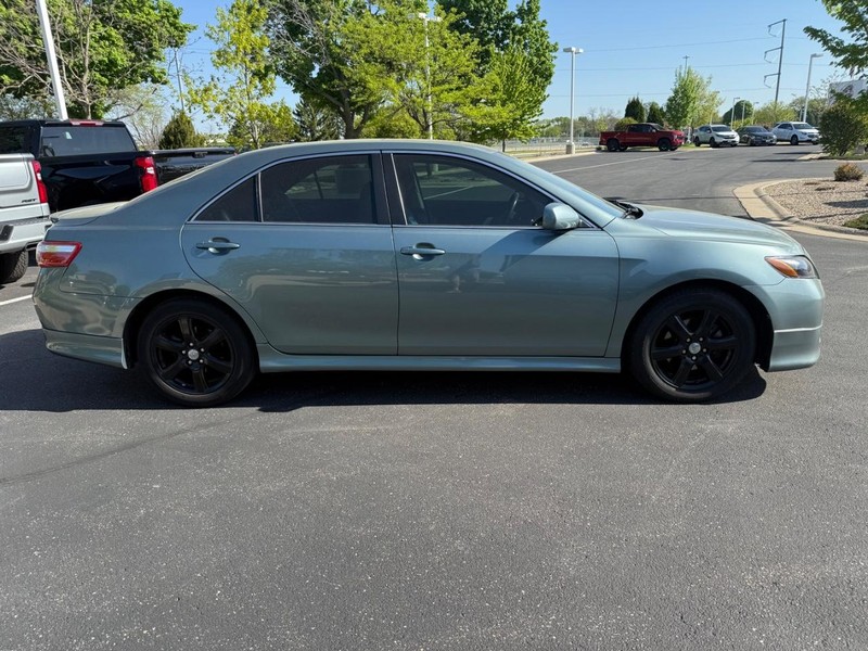 Toyota Camry Vehicle Image 02