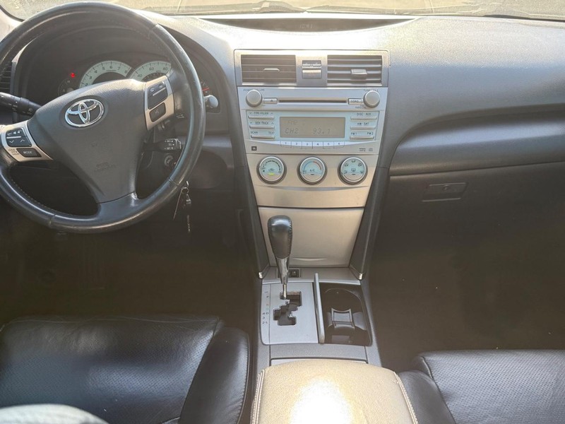 Toyota Camry Vehicle Image 10