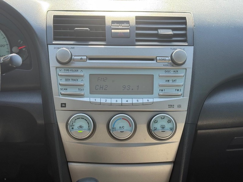 Toyota Camry Vehicle Image 11