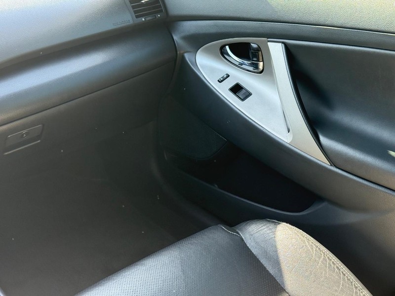 Toyota Camry Vehicle Image 14
