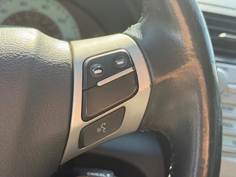 Toyota Camry Vehicle Image 16
