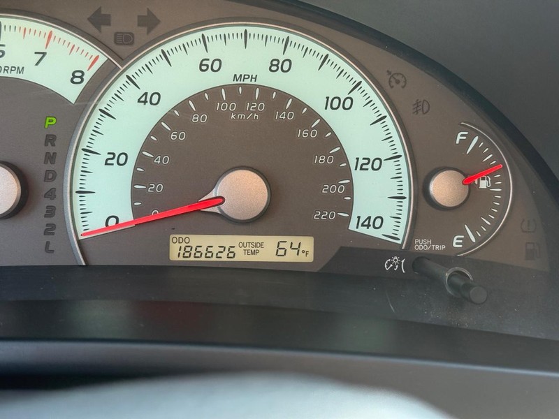Toyota Camry Vehicle Image 17