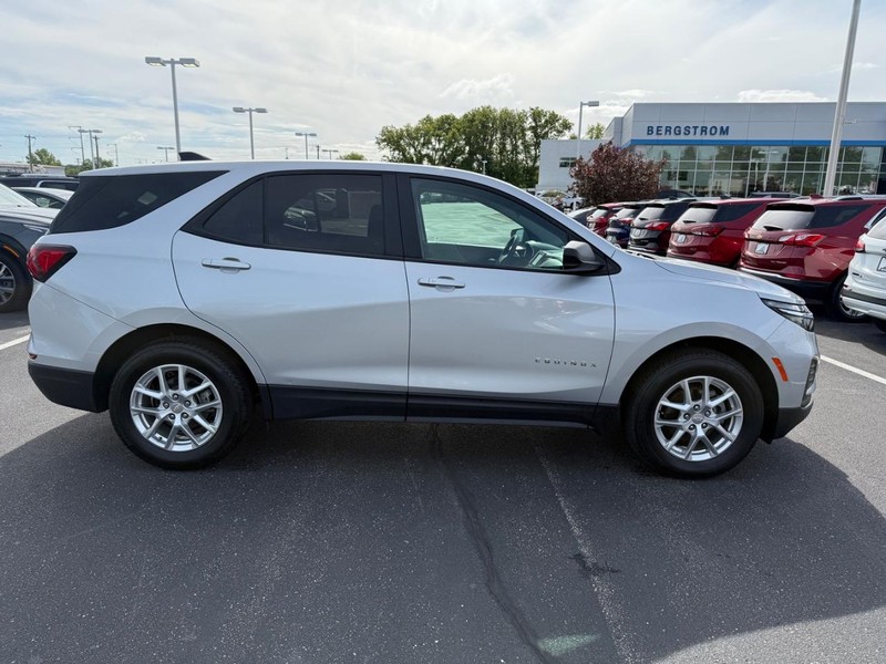 Chevrolet Equinox Vehicle Image 02
