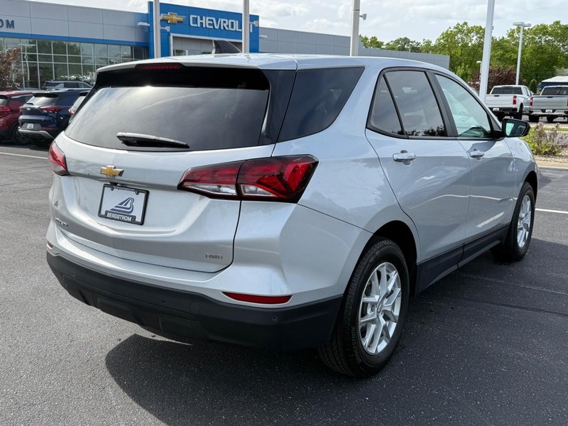 Chevrolet Equinox Vehicle Image 03