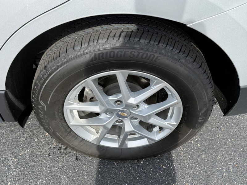 Chevrolet Equinox Vehicle Image 06