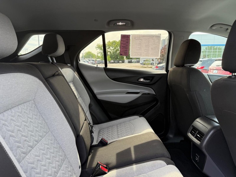 Chevrolet Equinox Vehicle Image 09