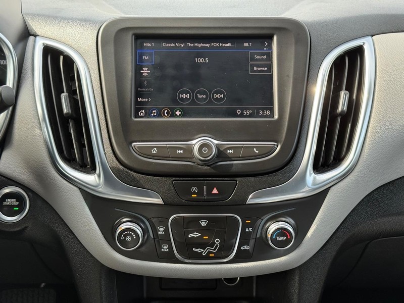 Chevrolet Equinox Vehicle Image 11
