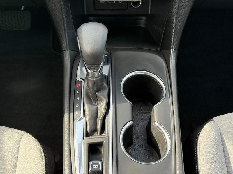 Chevrolet Equinox Vehicle Image 12