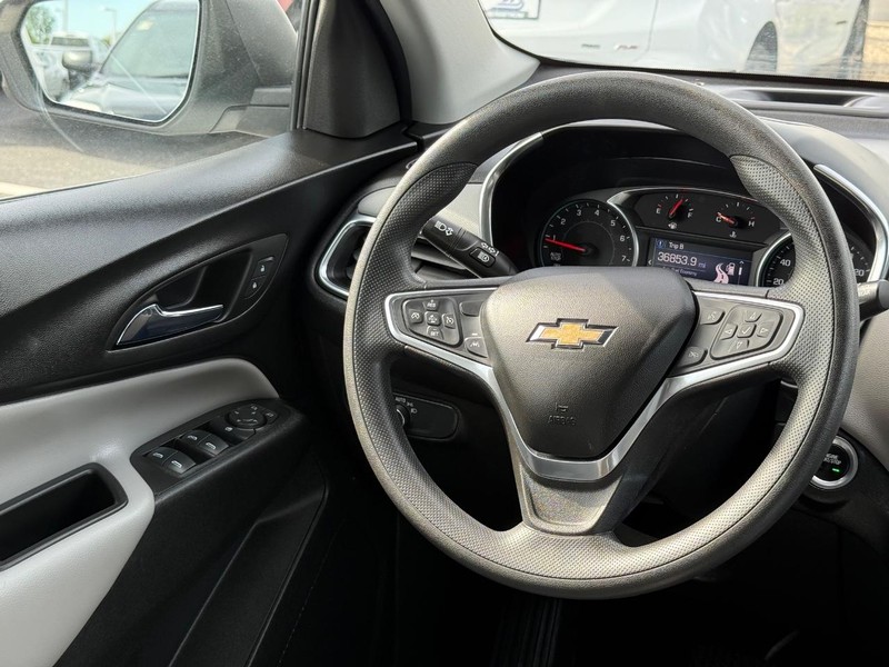 Chevrolet Equinox Vehicle Image 13