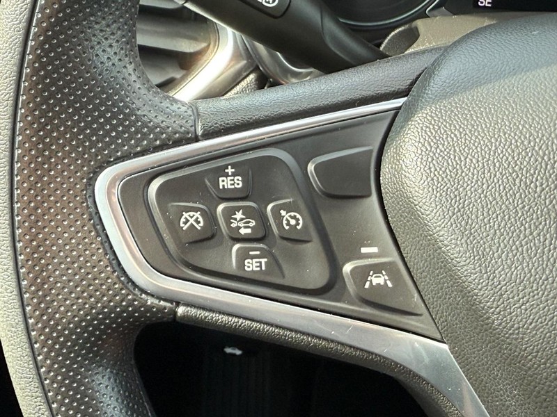 Chevrolet Equinox Vehicle Image 15