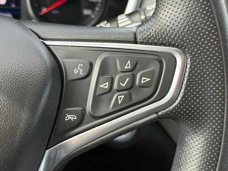 Chevrolet Equinox Vehicle Image 16