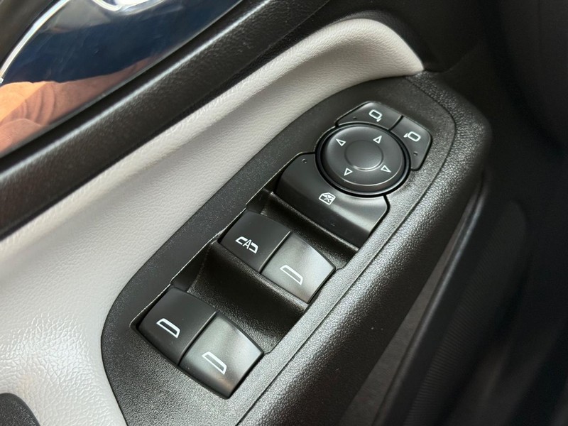 Chevrolet Equinox Vehicle Image 19