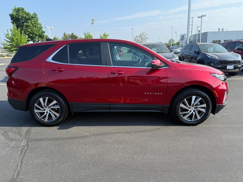 Chevrolet Equinox Vehicle Image 02