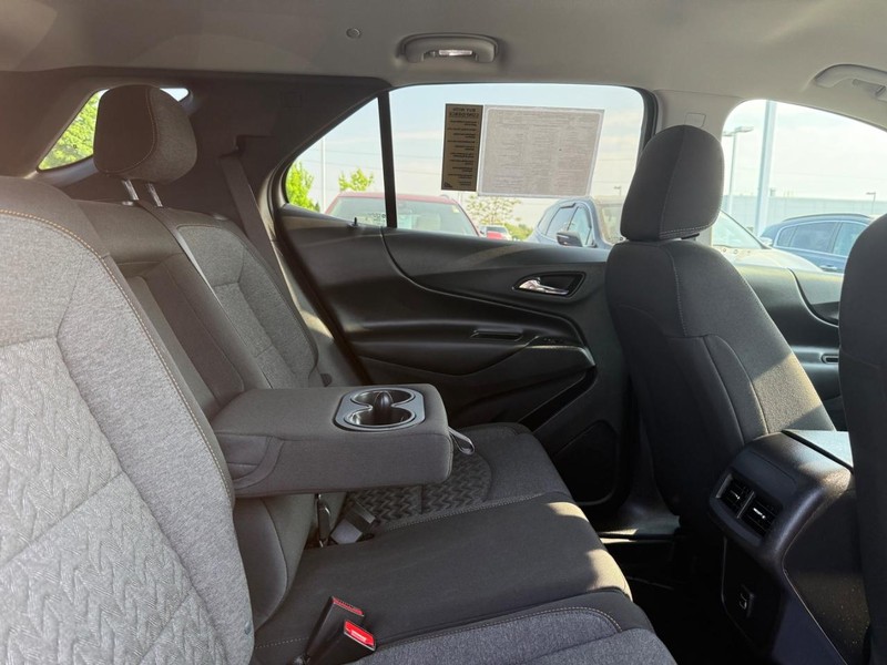 Chevrolet Equinox Vehicle Image 10
